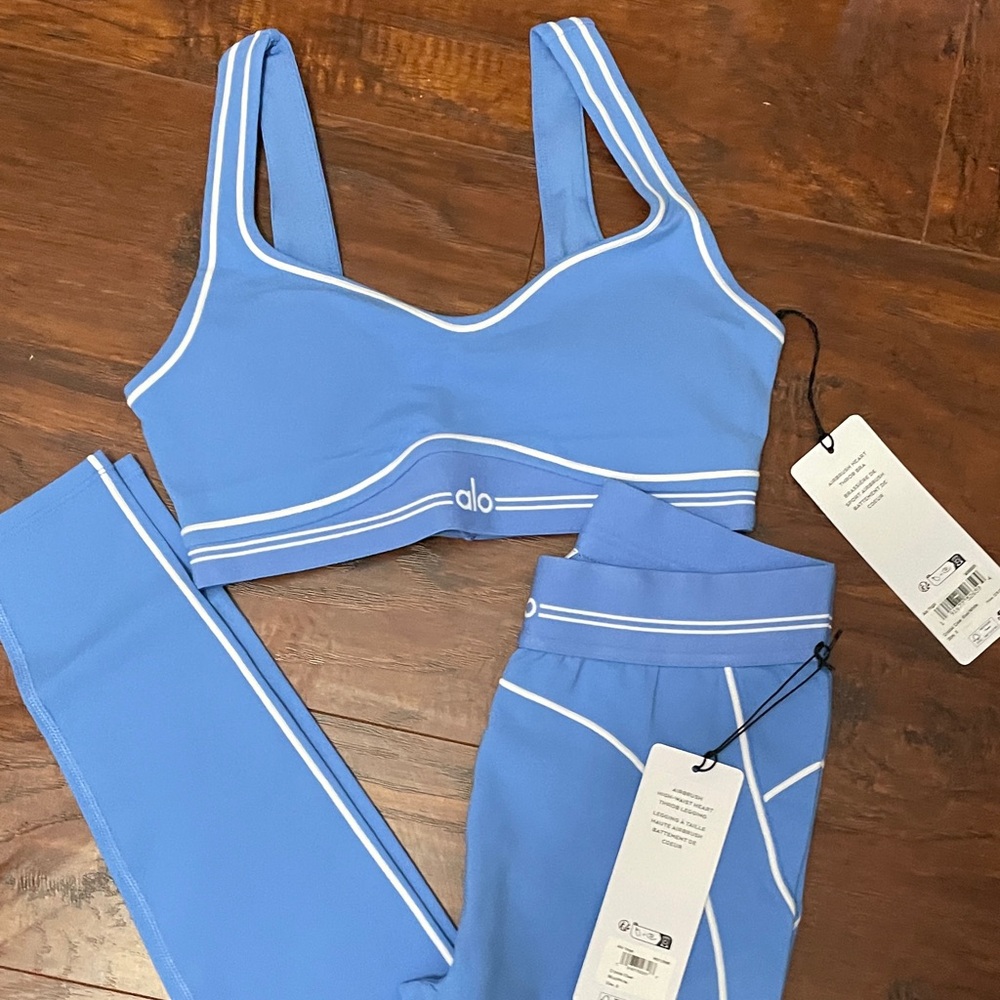 NWT alo yoga airbrush heart throb bra and legging set crystal blue size small - Picture 3 of 12